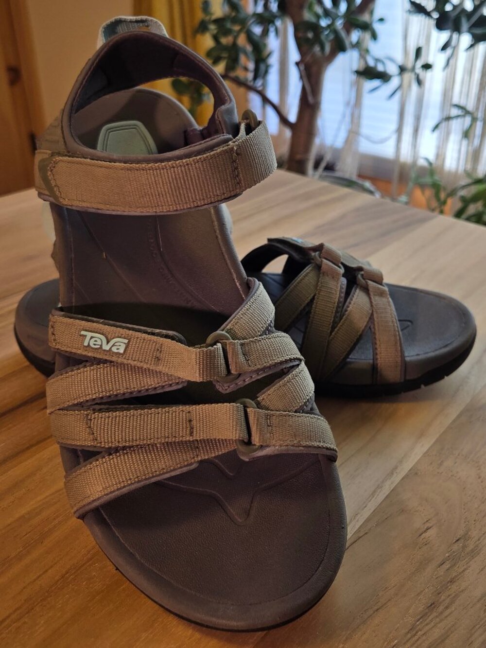 Teva waterproof sandal, sage green, great clean condition sz 7.5
